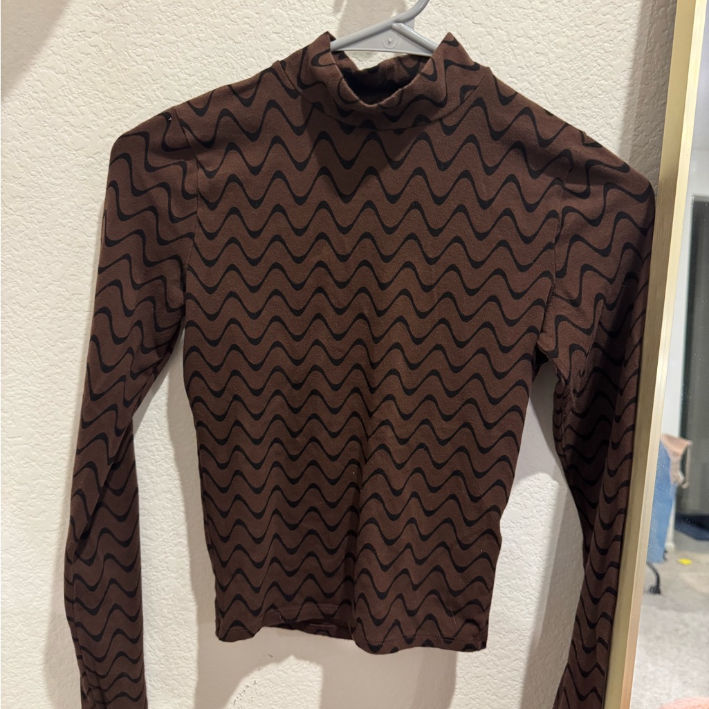 Hollister Mockneck Basic Brown Zigzag Pattern